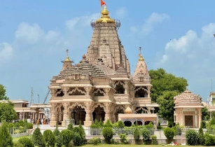 Seek Blessings At Somnath