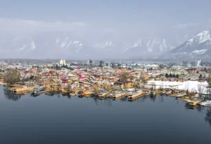 Enjoy A Shikara Ride On Dal Lake